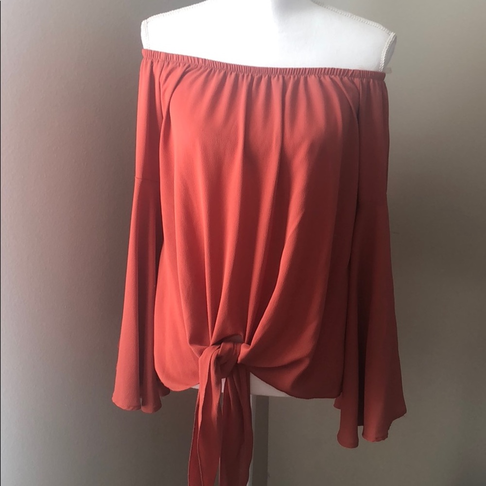 Vici Rust off-shoulder top w/tie front Large